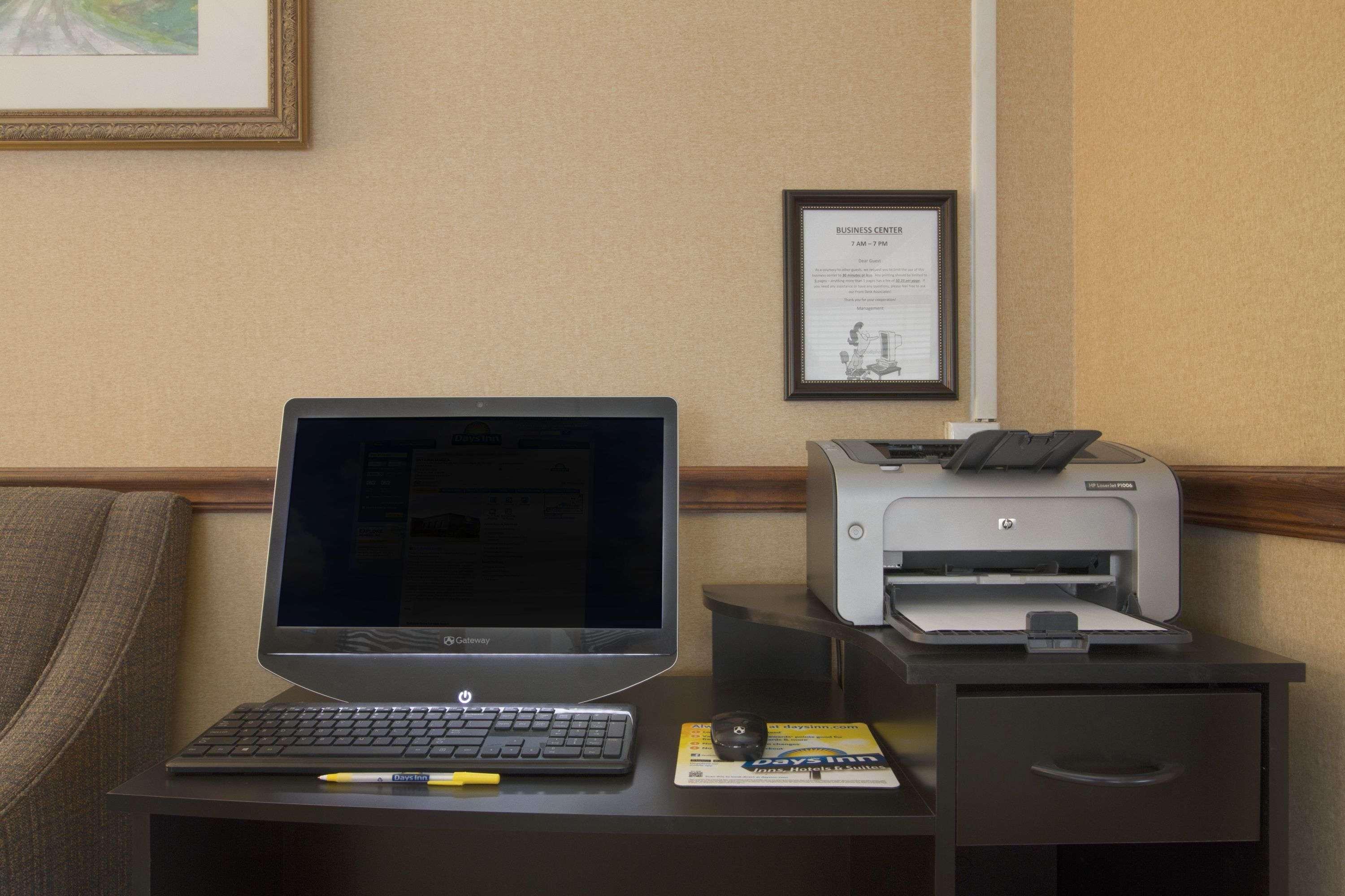 Days Inn By Wyndham Seneca-Clemson Экстерьер фото