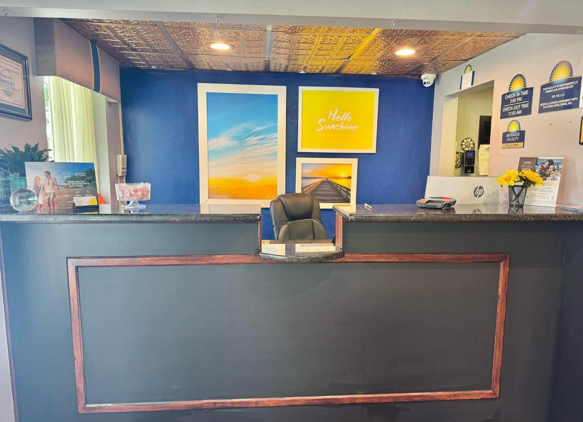 Days Inn By Wyndham Seneca-Clemson Экстерьер фото