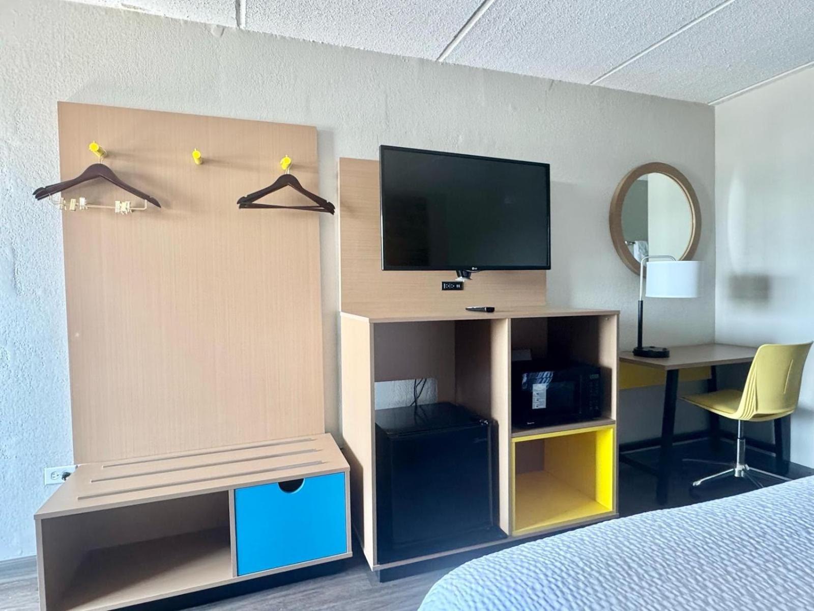Days Inn By Wyndham Seneca-Clemson Экстерьер фото