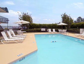 Days Inn By Wyndham Seneca-Clemson Экстерьер фото