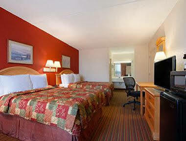 Days Inn By Wyndham Seneca-Clemson Экстерьер фото